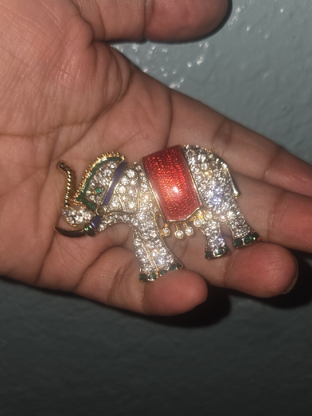 Sparkling Elephant Brooch - Picture 1 of 1